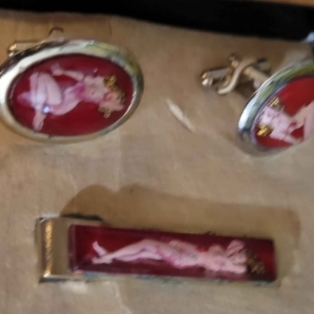 1950's Marilyn M Red Backwards etched Crystal Cufflinks and Tie Clip Set